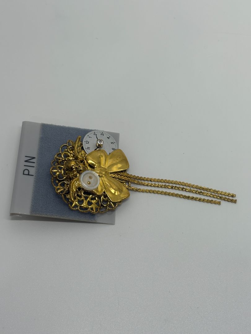 Gold-Tone Vintage 1990s "My Grandma's Clock" Collage Brooch Pin