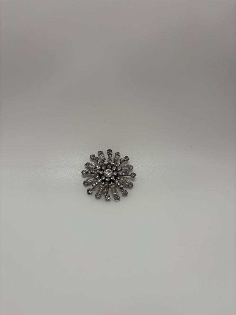 Silver/Clear Vintage 1950s/1960s Rhinestone Starburst Snowflake Brooch Pin