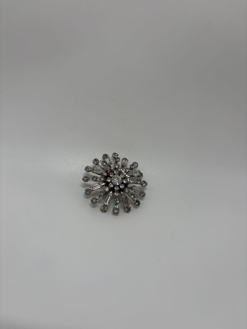 Silver/Clear Vintage 1950s/1960s Rhinestone Starburst Snowflake Brooch Pin