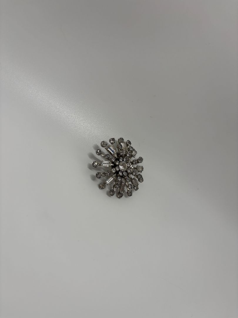 Silver/Clear Vintage 1950s/1960s Rhinestone Starburst Snowflake Brooch Pin