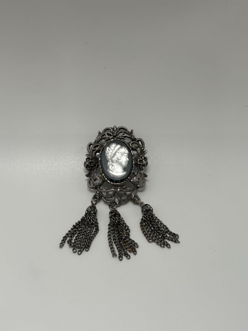 Vintage 1970s Cameo Silver Pewter Tone Scroll Openwork Triple Chain Brooch Pin