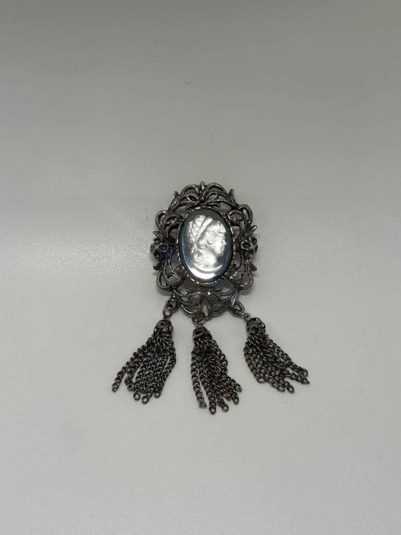 Vintage 1970s Cameo Silver Pewter Tone Scroll Openwork Triple Chain Brooch Pin