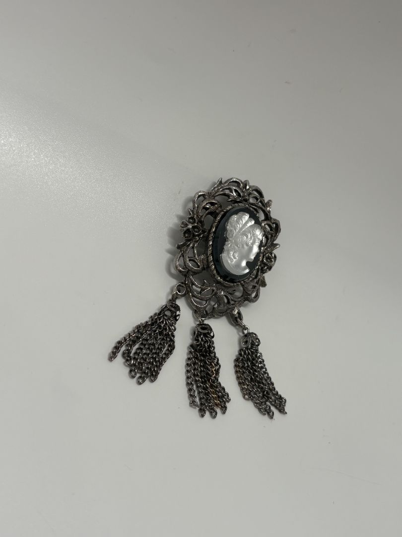 Vintage 1970s Cameo Silver Pewter Tone Scroll Openwork Triple Chain Brooch Pin