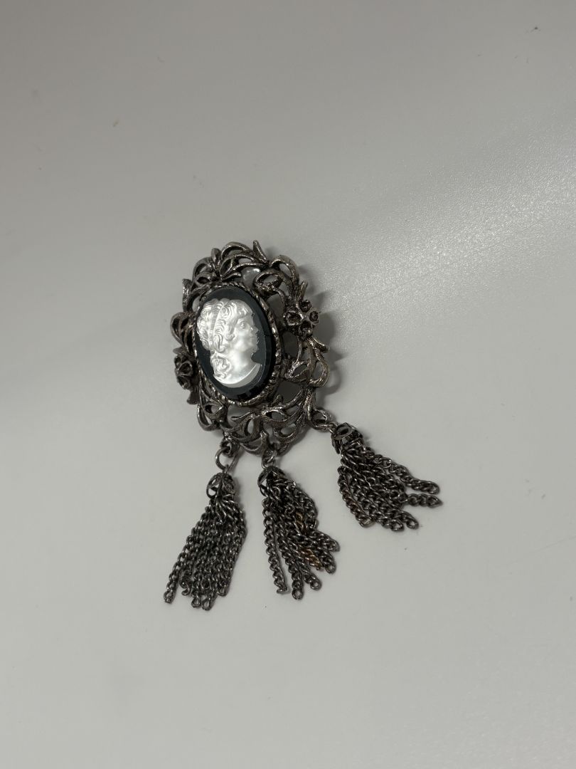 Vintage 1970s Cameo Silver Pewter Tone Scroll Openwork Triple Chain Brooch Pin