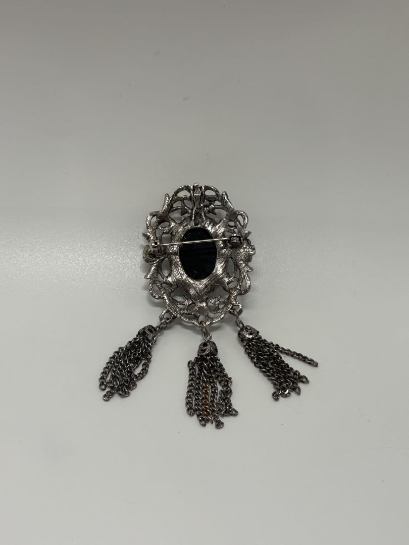 Vintage 1970s Cameo Silver Pewter Tone Scroll Openwork Triple Chain Brooch Pin