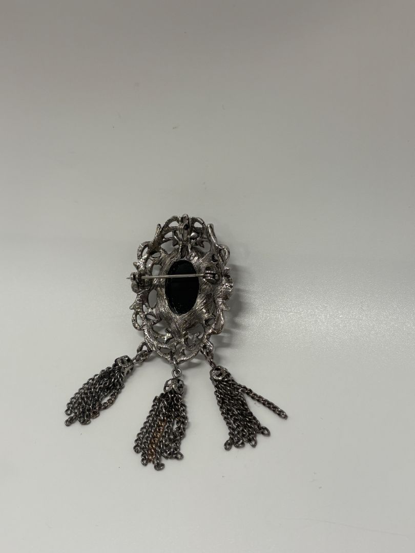 Vintage 1970s Cameo Silver Pewter Tone Scroll Openwork Triple Chain Brooch Pin