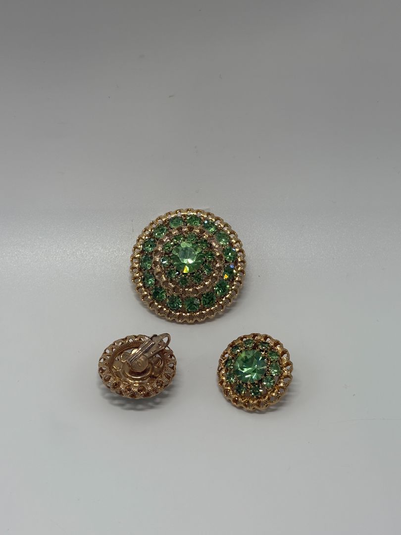 Gold/Green Vintage Mid-Century 1950s/1960s Domed Concentric Halo Brooch & Earrings Set