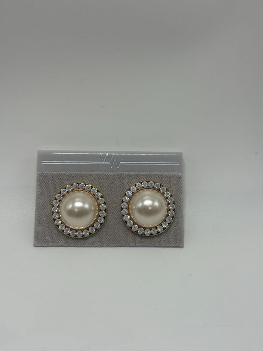 WW Vintage Gold Tone Faux Pearl Cabochon Clip On Earrings