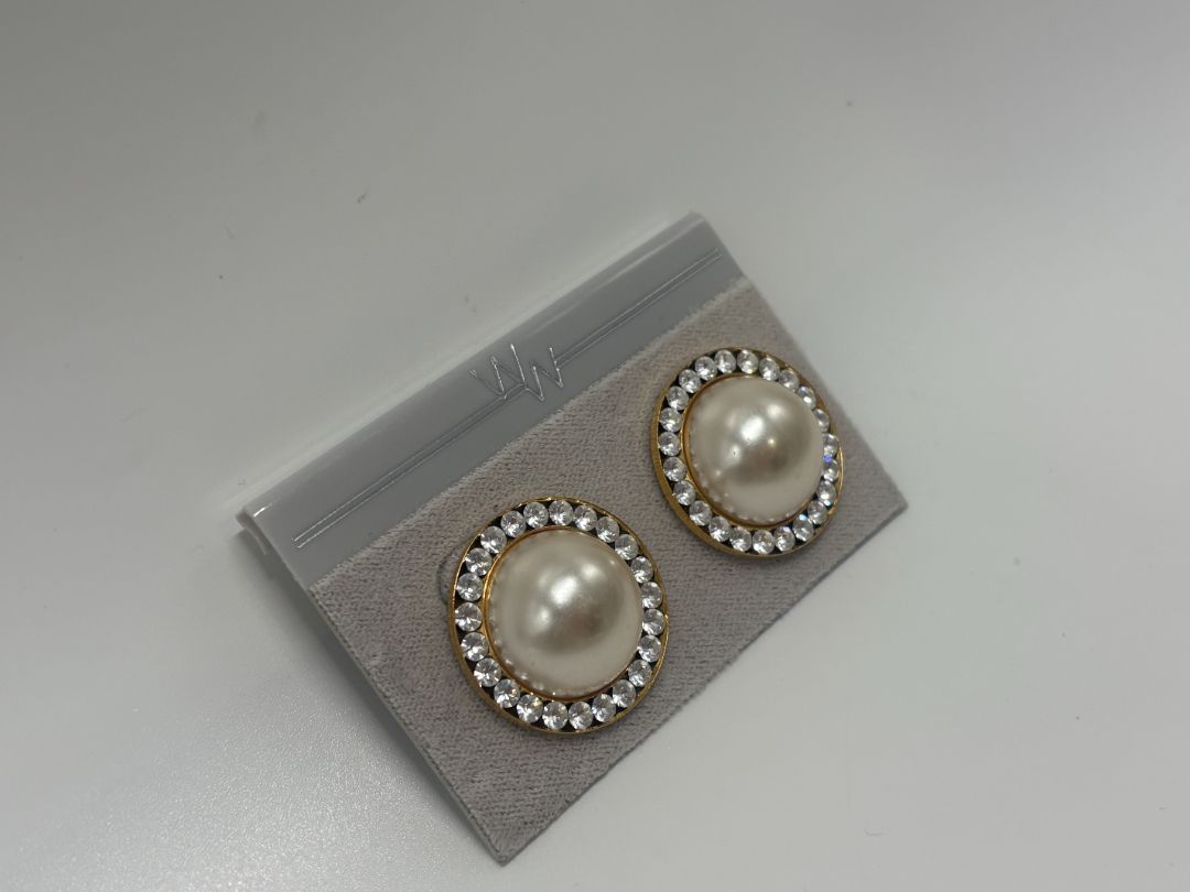 WW Vintage Gold Tone Faux Pearl Cabochon Clip On Earrings