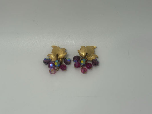 Trifari Signed Vintage 1950s Gold/Purple Grape Cluster Clip On Earrings