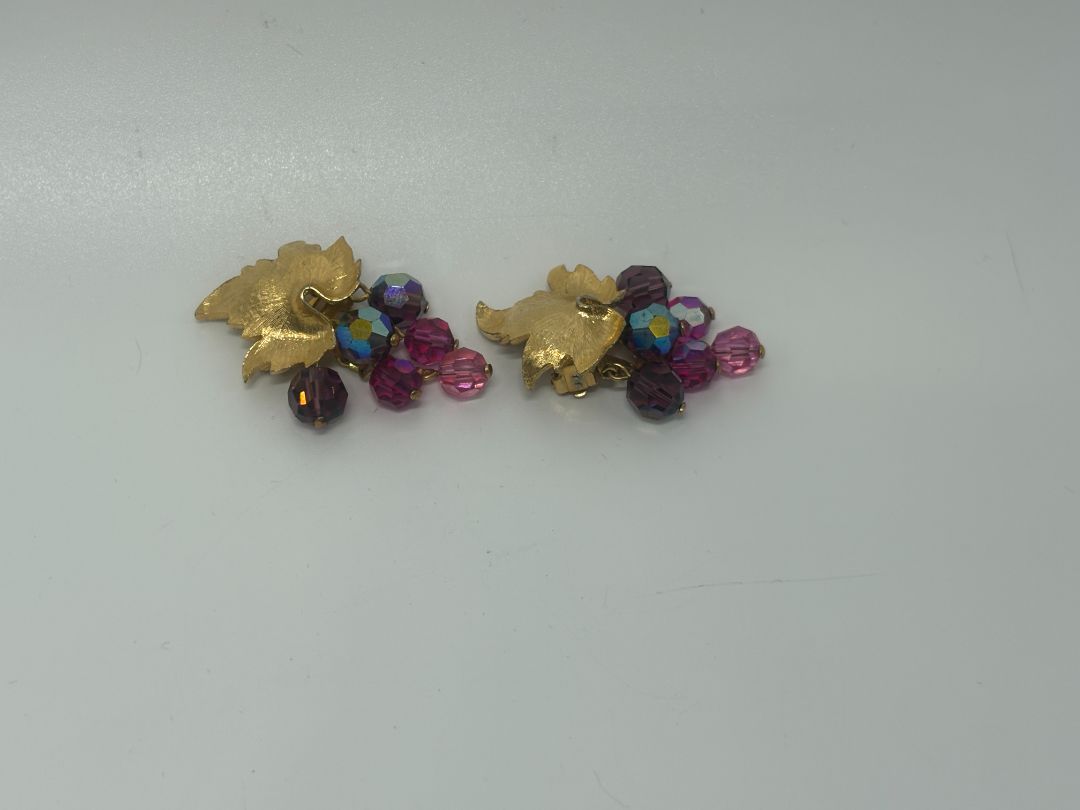 Trifari Signed Vintage 1950s Gold/Purple Grape Cluster Clip On Earrings