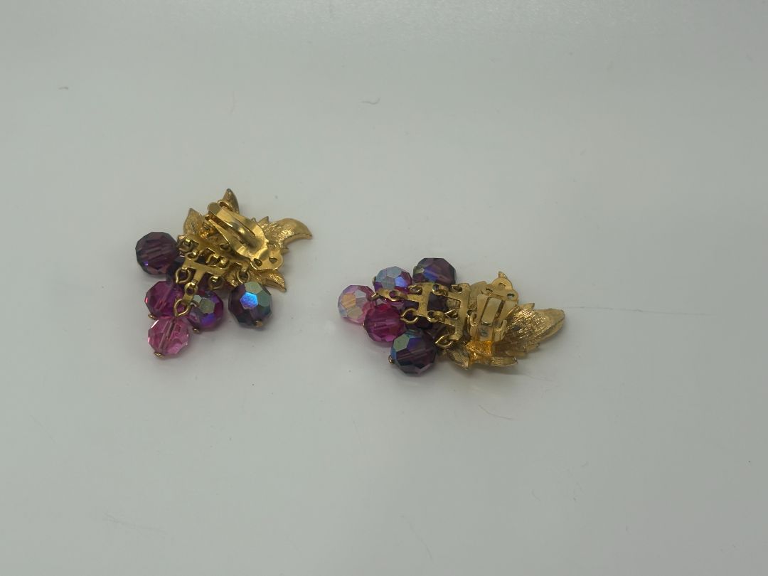 Trifari Signed Vintage 1950s Gold/Purple Grape Cluster Clip On Earrings