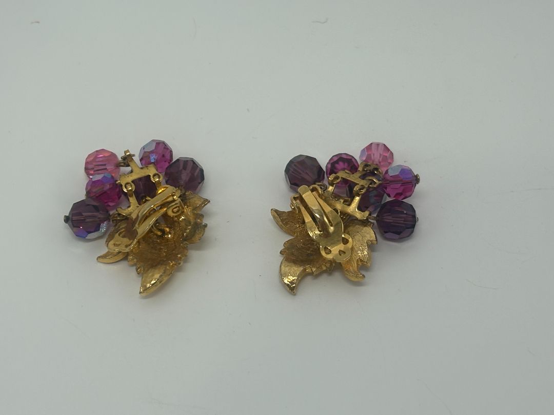 Trifari Signed Vintage 1950s Gold/Purple Grape Cluster Clip On Earrings