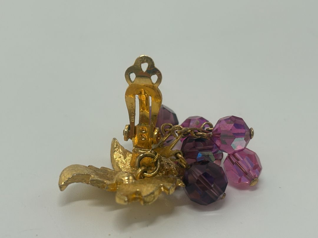 Trifari Signed Vintage 1950s Gold/Purple Grape Cluster Clip On Earrings