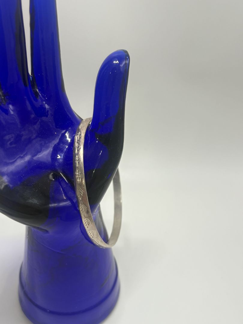 Vintage Vintage 1970s/1980s Silver-Tone Leafs & Hieroglyphic Stamped Bangle Bracelet