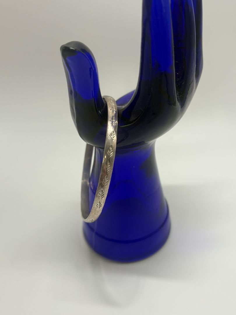 Vintage Vintage 1970s/1980s Silver-Tone Leafs & Hieroglyphic Stamped Bangle Bracelet