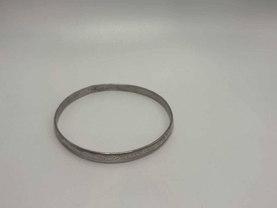 Vintage Vintage 1970s/1980s Silver-Tone Leafs & Hieroglyphic Stamped Bangle Bracelet
