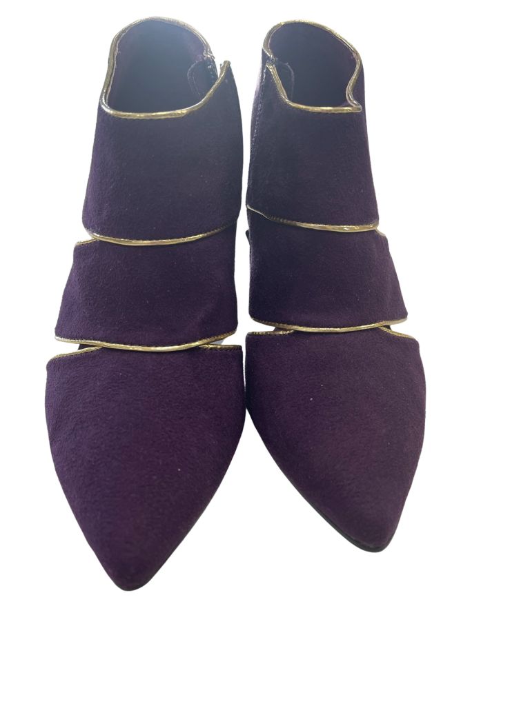 Kathy Van Zeeland Vintage Purple Stiletto Heels with Gold Trim