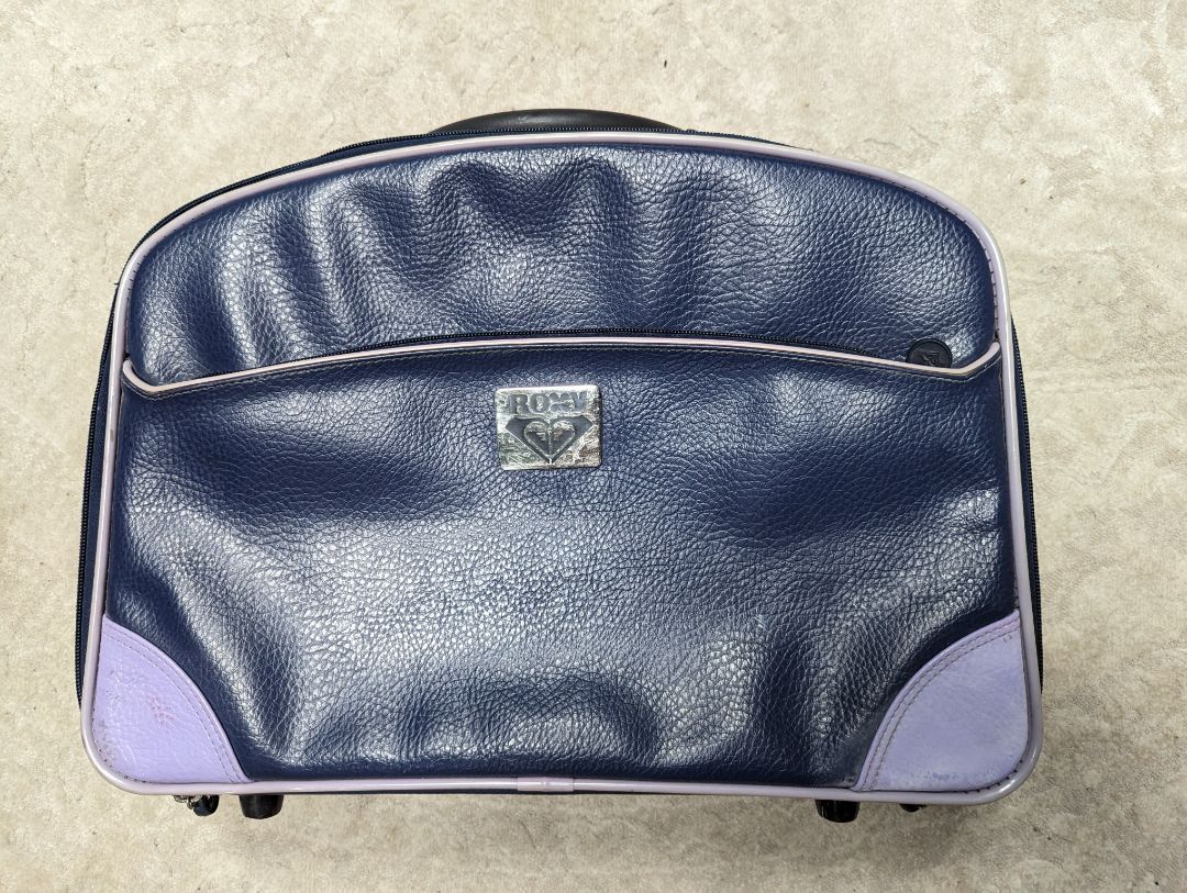 Roxy Vintage Blue and Purple Plastic Lined Suitcase