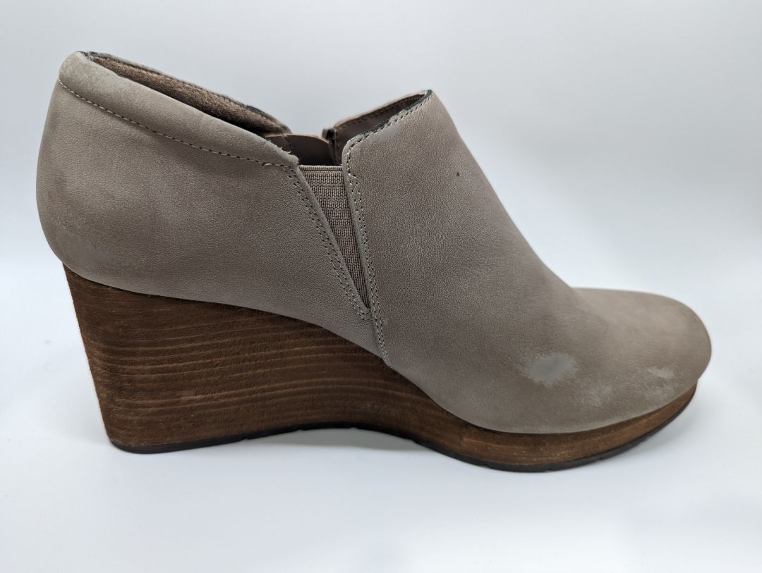 Dr. Scholls Taupe Suede Wedges