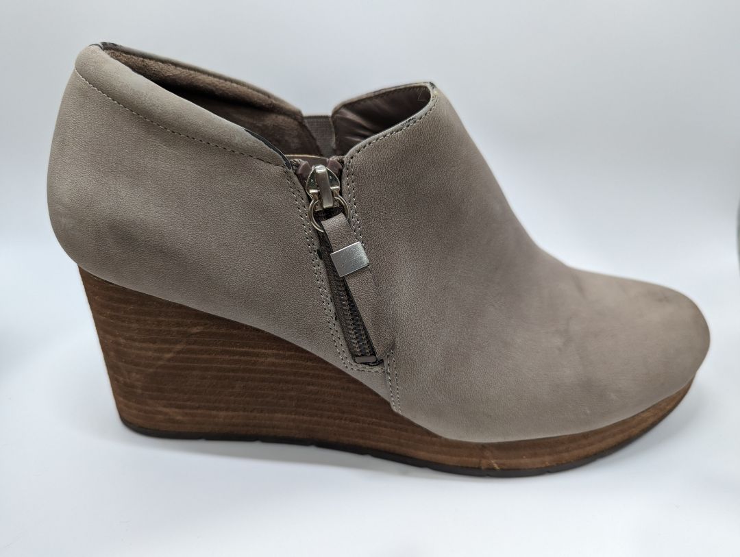 Dr. Scholls Taupe Suede Wedges