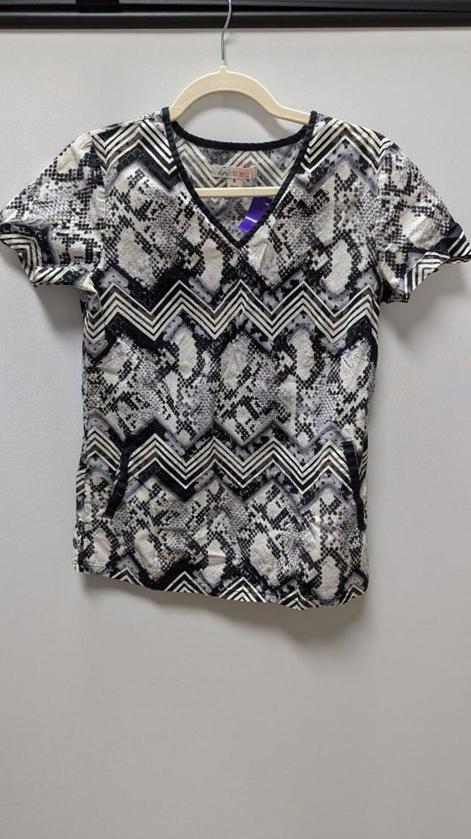 Koi Stretch Black/White Patterned Scrub Top