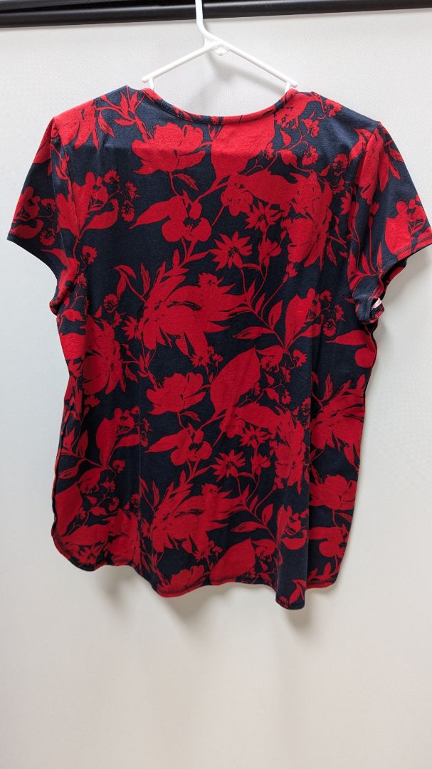 J.Jill Navy/Red Floral "Progress Shirttail" Tee