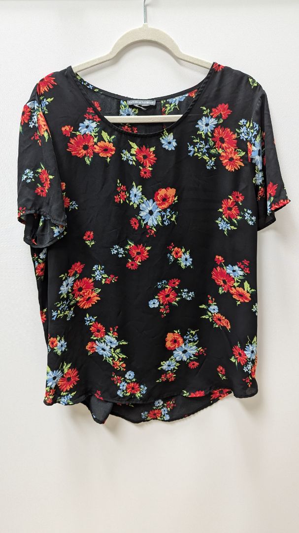 Chelsea & Theodore Black Floral Tunic Blouse