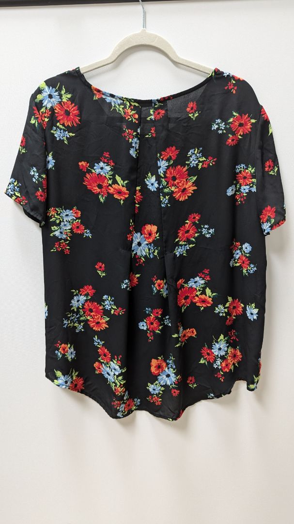 Chelsea & Theodore Black Floral Tunic Blouse