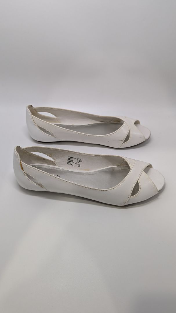 American Eagle White Faux Leather Open Toe Flats