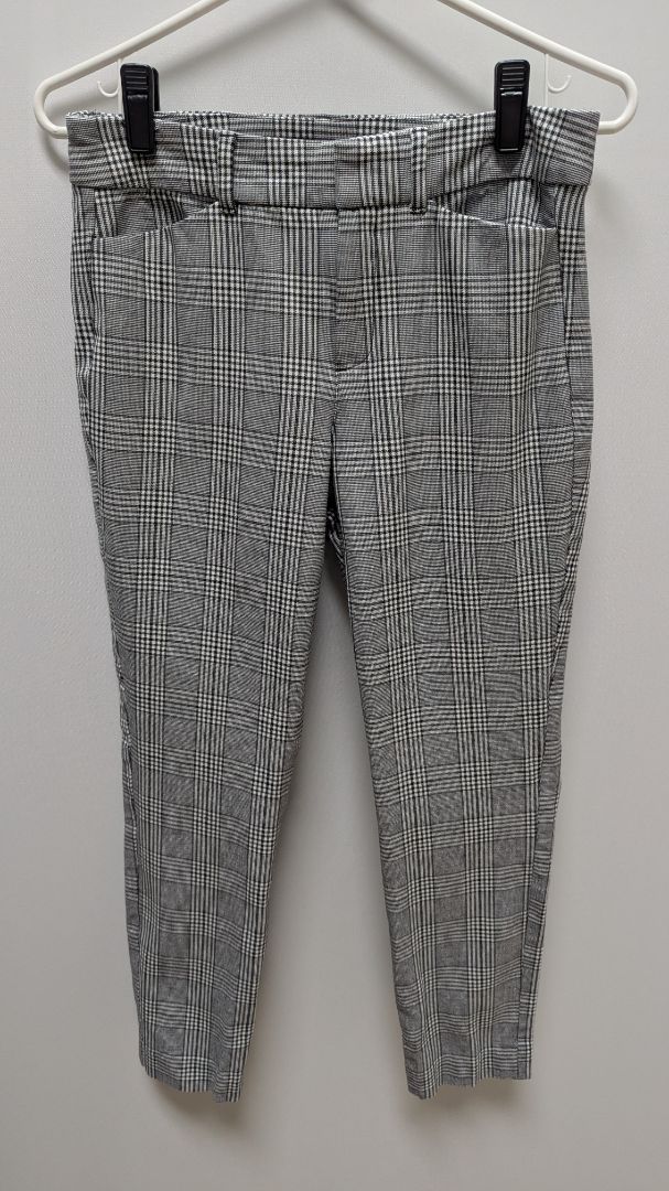 Old Navy Black/White Plaid High-Rise Pixie Skinny Pants