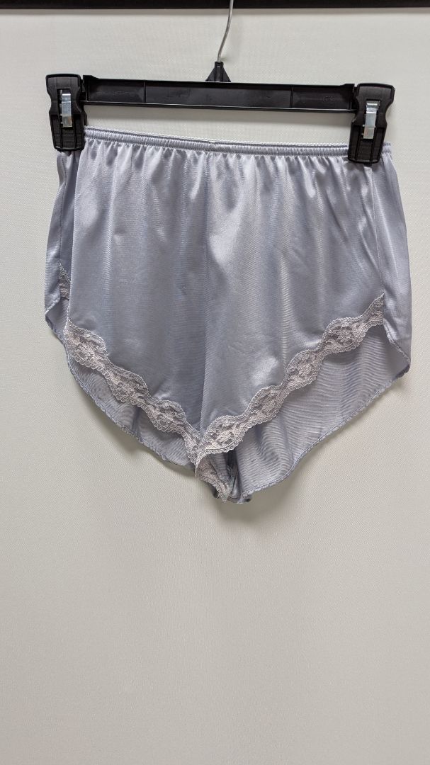 L'eggs Sheer Elegance Lingerie Light Grey Lace Sleep Shorts