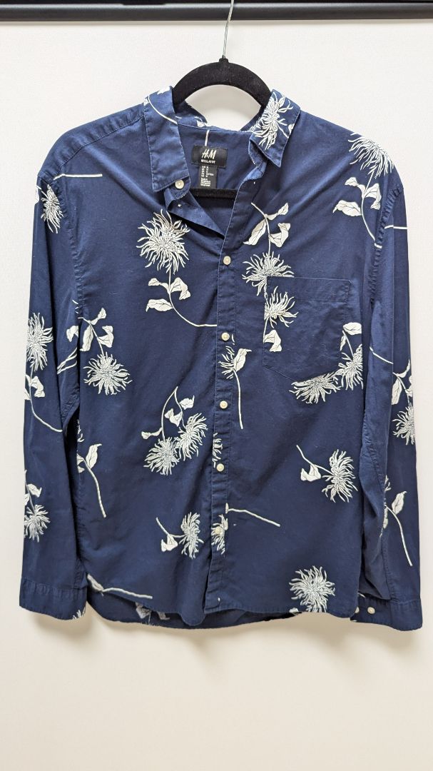 H&M Navy/White Floral "Regular Fit" Button-Down Blouse
