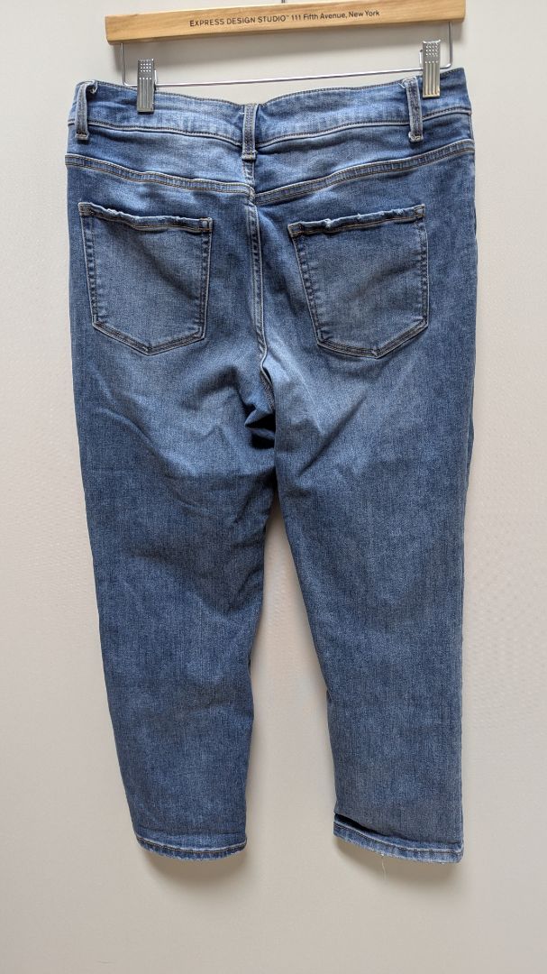 Time and Tru Light Wash Straight Jeans