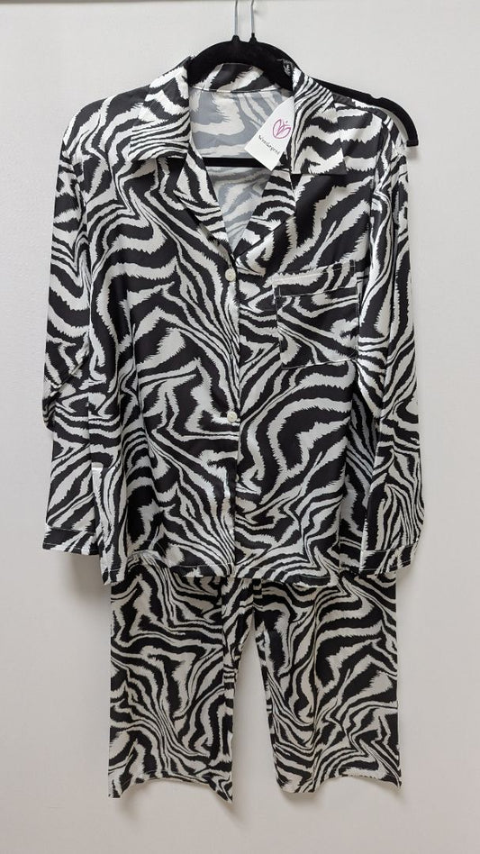WearLegend Black/White Zebra Striped Button-Down Blouse & Pants Set
