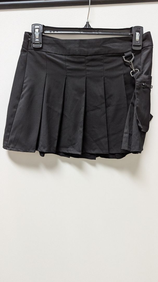 Forever 21 Black Pleated Skirt with Pouch
