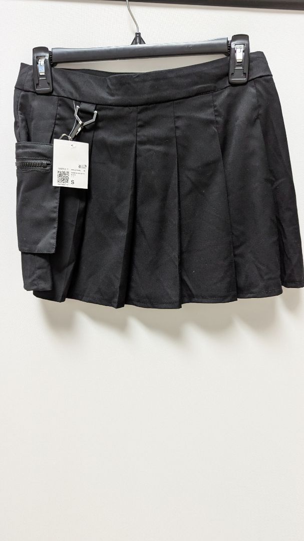 Forever 21 Black Pleated Skirt with Pouch