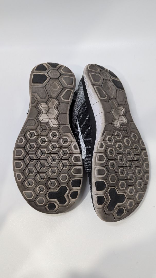 Nike Black/Grey Barefoot Ride 4.0 Active Sneakers