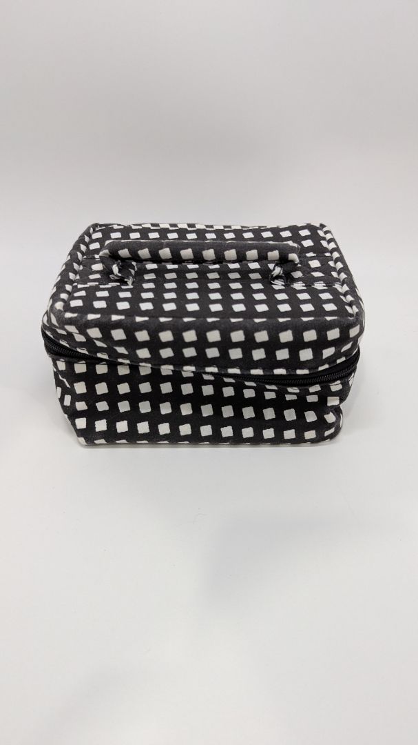 In Chic Black/White Printed Zippered Travel Pouch