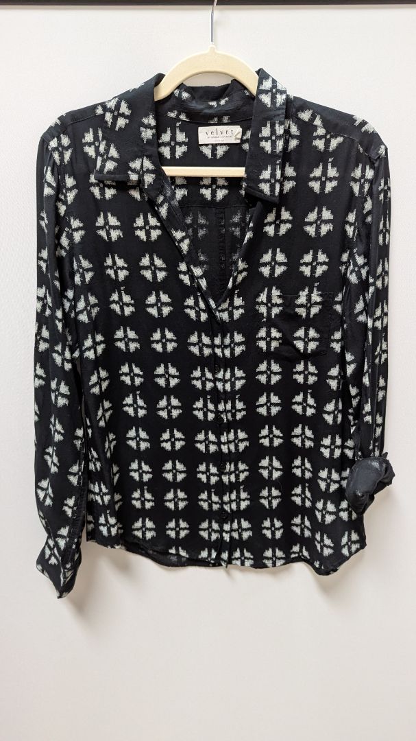 velvet by Graham & Spencer Black/White Printed Button-Down Shirt