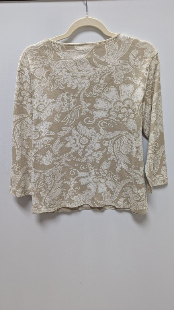 Chico's Beige/Ivory Patterned 3/4 Sleeve T-Shirt
