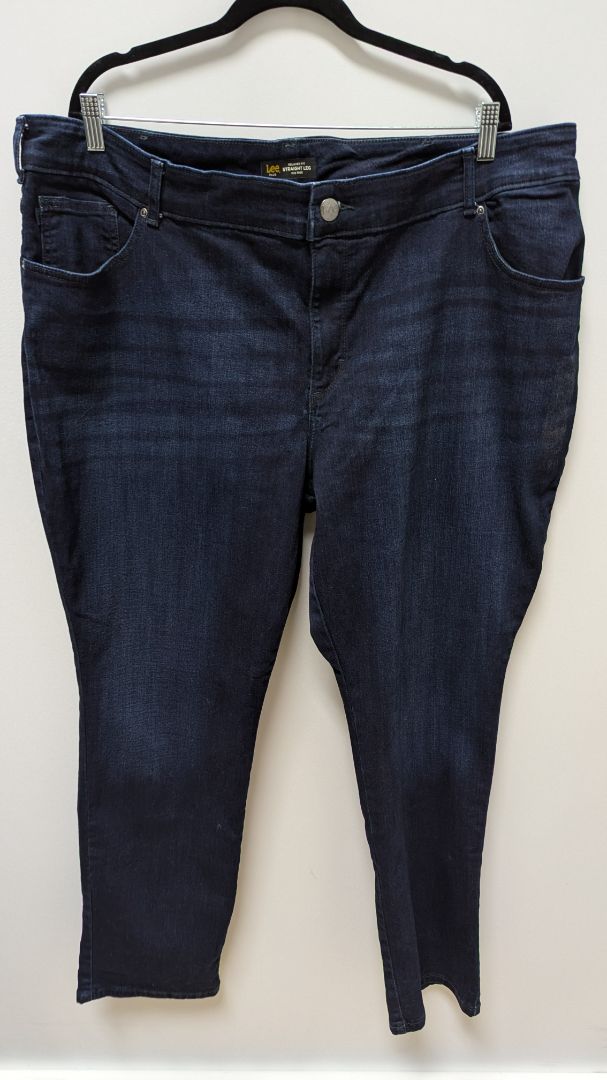 Lee Dark Wash "Relaxed Fit" Mid-Rise Straight Jeans