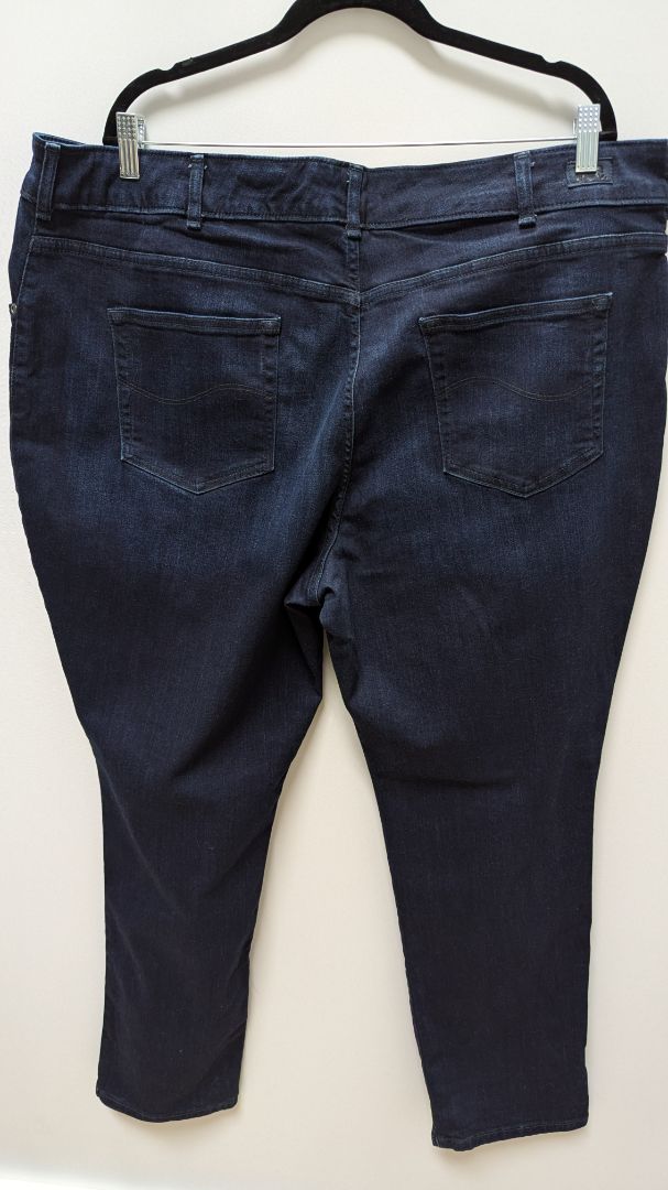 Lee Dark Wash "Relaxed Fit" Mid-Rise Straight Jeans