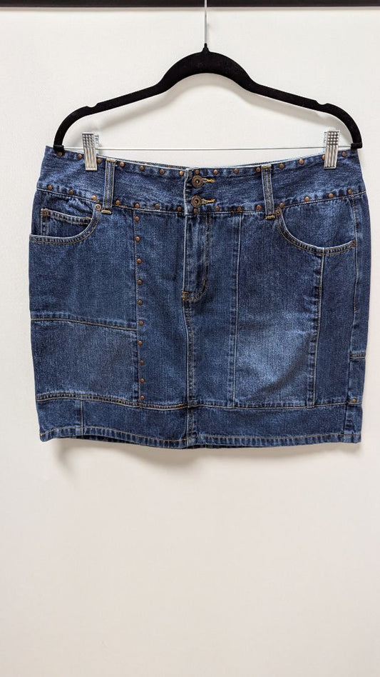 Venezia Jeans Clothing Co. Dark Wash Rivet Denim Skirt