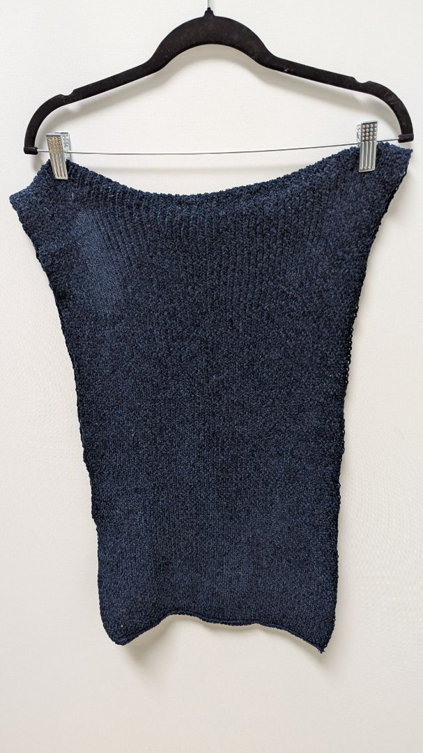262 1/2 Vintage Navy Blue Knit Scarf