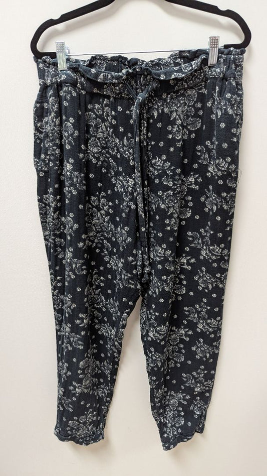 SO Navy/White Floral Casual Pants