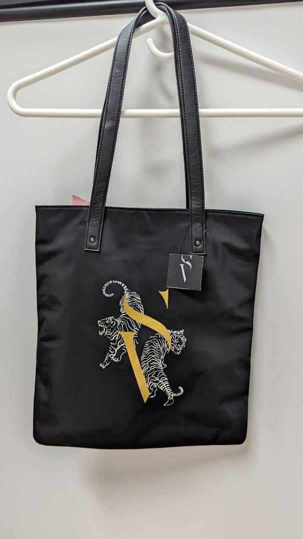 Simply Vera by Vera Wang Black/Gold Tiger Graphic Tote Bag