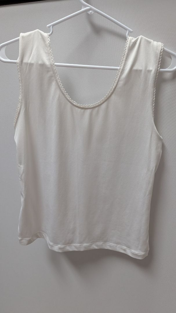 Cinejour Ivory Lace-Front Sleeveless Blouse