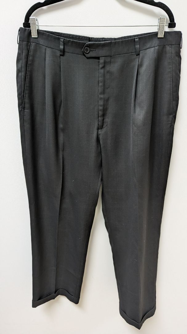 haggar Men's Black Straight Cuffed Pants