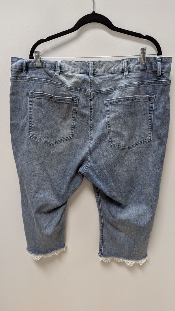 Lane Bryant Light Wash Lace Mid-Rise Signature Fit Pedal Jeans